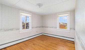 120 Chestnut Ave, Narragansett, RI 02882