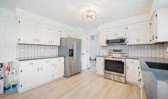 1820 W GLENDALE Ave, Appleton, WI 54914