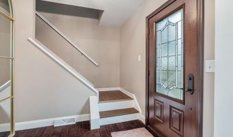 3 Oaks Ct, Albany, NY 12203