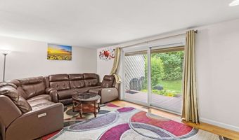 10 Rockingham Ct, Bedford, NH 03110
