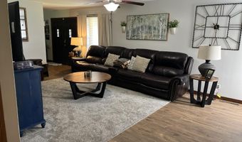508 E Kirkwood Dr, Aurora, MO 65605