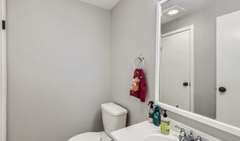 62 Newark St C, Aurora, CO 80012