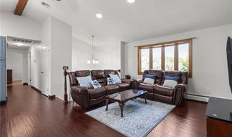 2 Dogwood Dr, Cranston, RI 02921