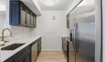 880 N POLLARD St 222, Arlington, VA 22203