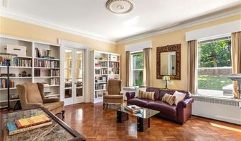 245 Eustis Ave B, Newport, RI 02840
