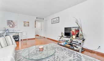 20400 W Country Club Dr 214, Aventura, FL 33180
