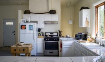 38 Tres Lomas, Arroyo Hondo, NM 87529