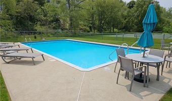 15 Hammersmith Rd 33, Newport, RI 02840