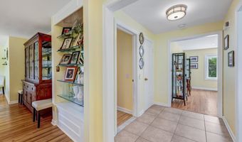 515 Park Club Ln, Amherst, NY 14221