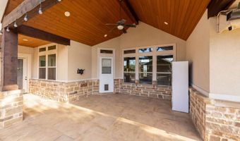 1009 Bluebonnet Ln, Adkins, TX 78101