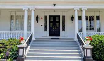 412 Bellevue Ave #7, Newport, RI 02840