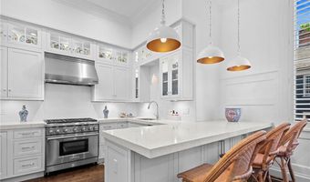 50 School St 1, Newport, RI 02840