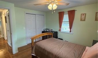 124 Zinnia Dr, Cranston, RI 02920