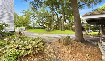 128 4th St, Apalachicola, FL 32320