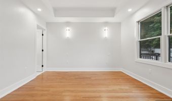 14 Redwood St, Bergenfield, NJ 07621
