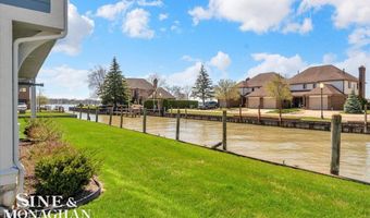 113 Roselawn St, Algonac, MI 48001