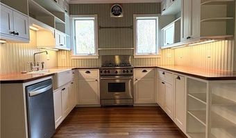 41 Walcott Ave, Jamestown, RI 02835