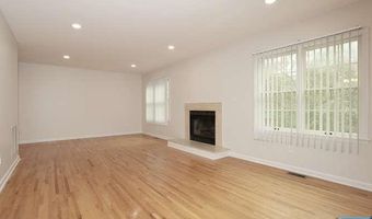 90 Elm St, Allendale, NJ 07401