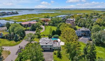 10 Macy Dr, Hewlett Bay Park, NY 11557