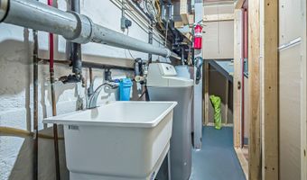 4951 W Liberty Rd, Ann Arbor, MI 48103