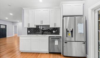 222 Briarwood Ct, Albany, NY 12203