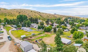 12 Avis St, Absarokee, MT 59001