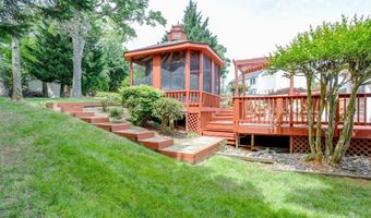 4918 SUNSET Ln, Annandale, VA 22003