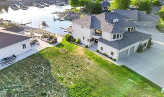 1408 Riverwood Dr, Bismarck, ND 58504