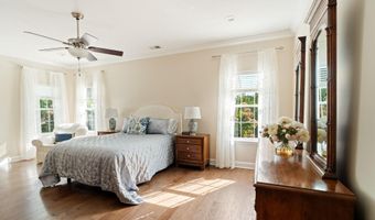 10 CHAPEL HILL Ct, Barnegat, NJ 08005