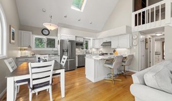 114 Shore Dr N, Bridgewater, NH 03222