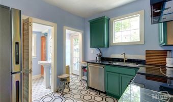 536 E Gordon Ln, Savannah, GA 31401