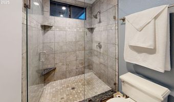222 DEL NORTE Ln 18, Brookings, OR 97415