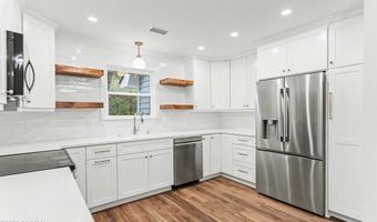 10 Chesterfield Lake Dr, Beaufort, SC 29906