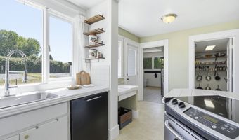 24051 NE AIRPORT Rd, Aurora, OR 97002