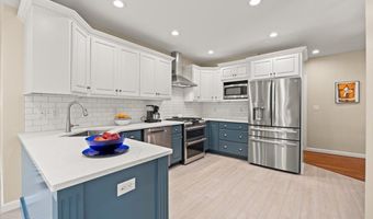 2 Boulder Rd, Bourne, MA 02532