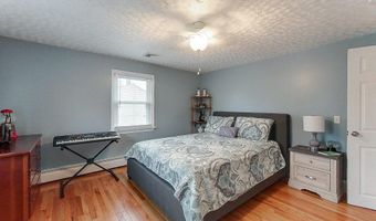 7 Wilbur Ave, Newport, RI 02840
