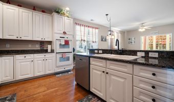 24 Pond View Cir, Barnegat, NJ 08005