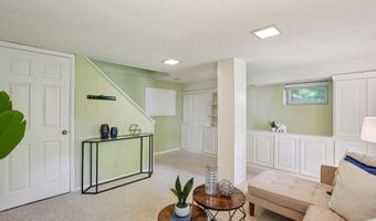 4819 28TH St S B, Arlington, VA 22206