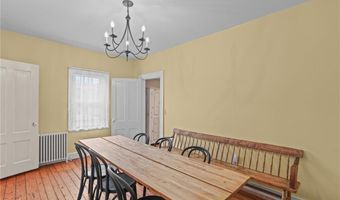 671 County Rd, Barrington, RI 02806