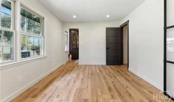 6 Spanish Moss Ct, Savannah, GA 31419