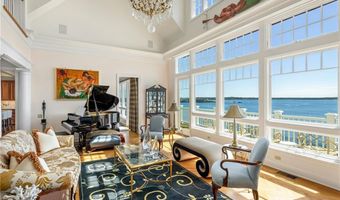 737 Boston Neck Rd, Narragansett, RI 02882