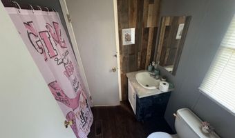 910 Texas Ave, Baxter Springs, KS 66713
