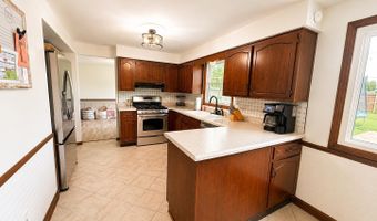1102 Heritage Ln, Angola, IN 46703