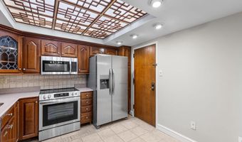 1101 S ARLINGTON RIDGE Rd 214, Arlington, VA 22202
