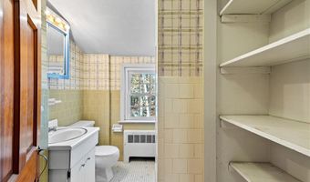 4 Tattersall Dr, Lincoln, RI 02865