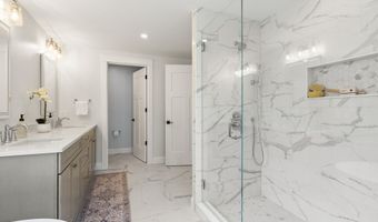24 Amerescoggin Rd, Falmouth, ME 04105