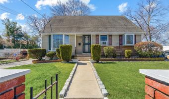 5 S Ronald Dr S, Amityville, NY 11701