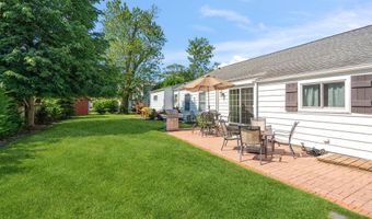 24 Bayview Pl, Amityville, NY 11701