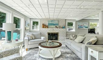 102 Cranberry Ter, Cranston, RI 02921