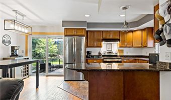 33 Wapping Dr, Bristol, RI 02809